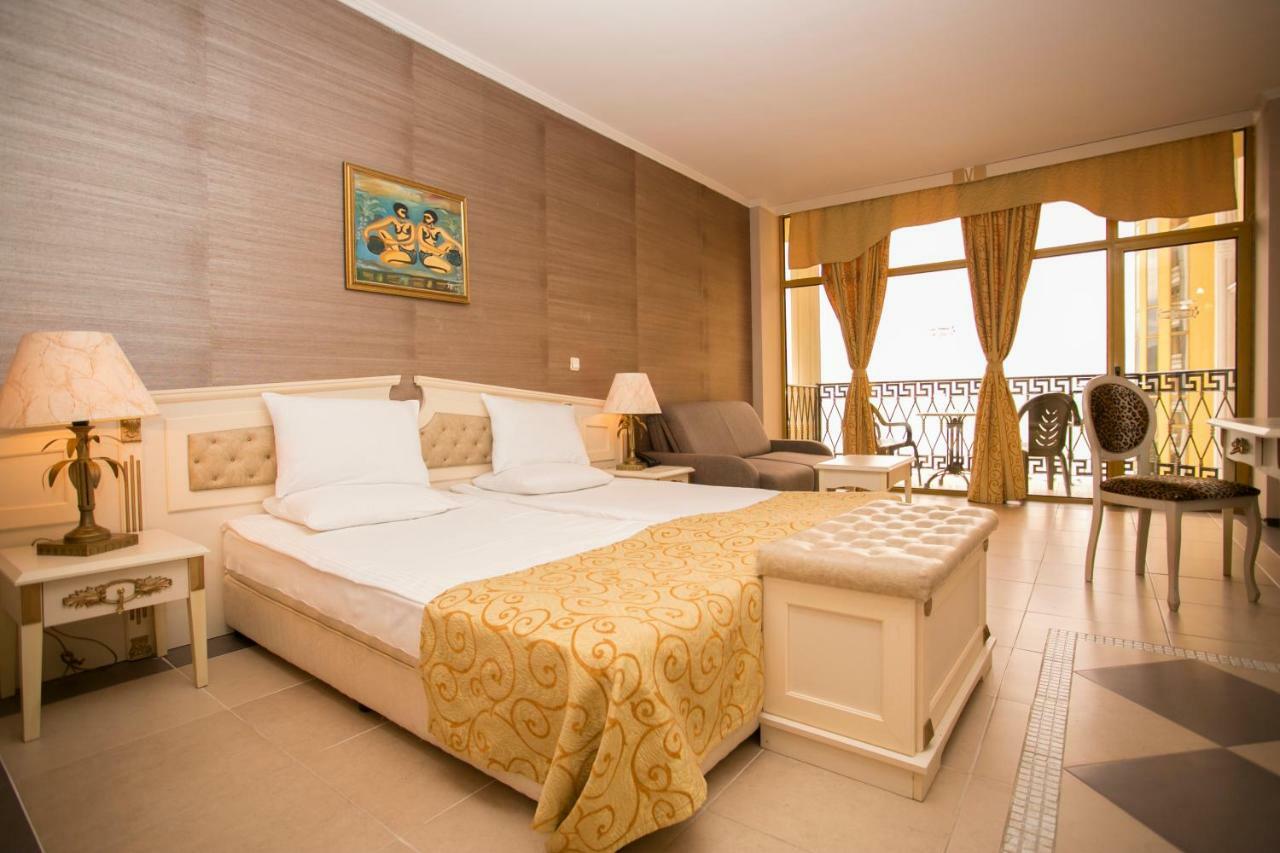 Habitación Doble con balcón y vistas al jardín